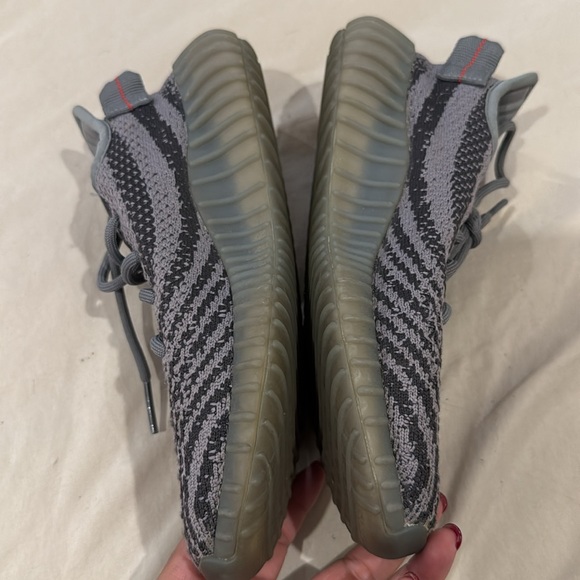 Yeezys Boost V2 - Picture 2 of 4